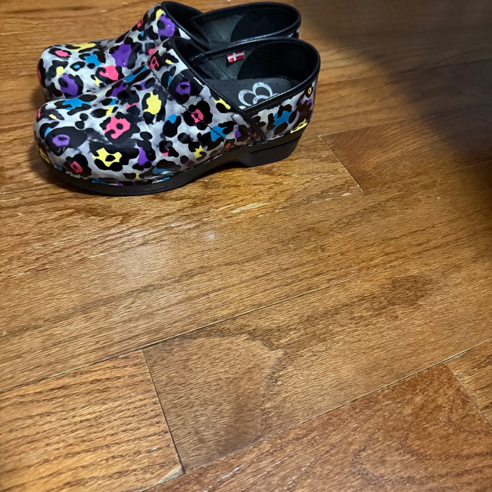 Nursing clogs
